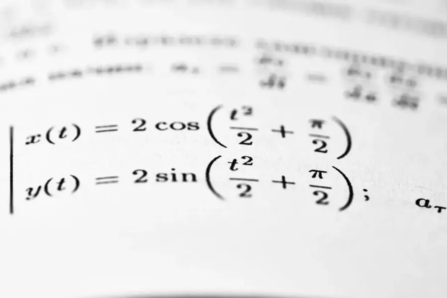Matemática para Inteligência Artificial, Álgebra Linear em IA, Machine Learning Matemático, Redes Neurais e Cálculo, Estatística e Probabilidade em IA