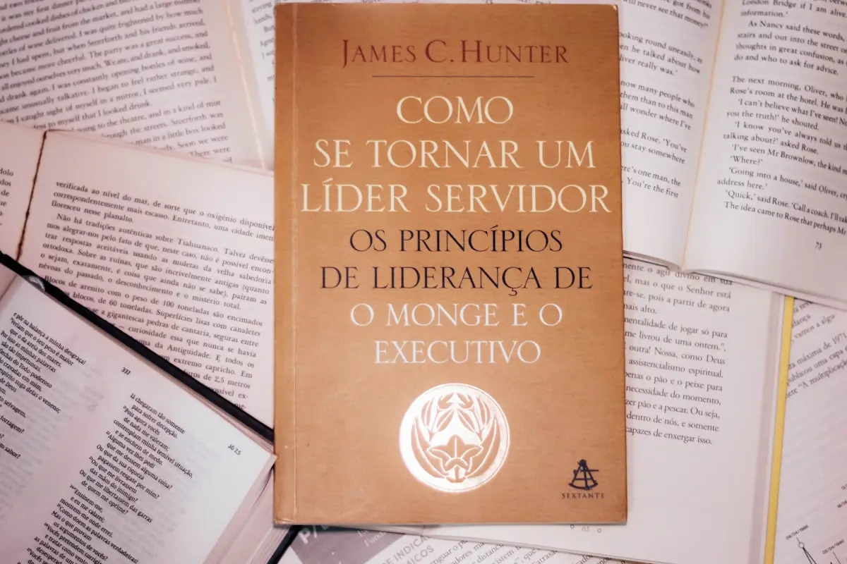 Por Que a Consultoria Estratégica Transforma Seu Caminho Educacional e Profissional? | Curso EAR | Cursos Online para ENEM, Concursos e PROFMAT Por Que a Consultoria Estratégica Transforma Seu Caminho Educacional e Profissional?