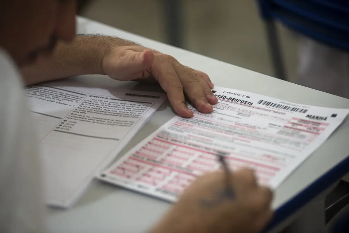 Resolução de Provas Anteriores e Simulados 